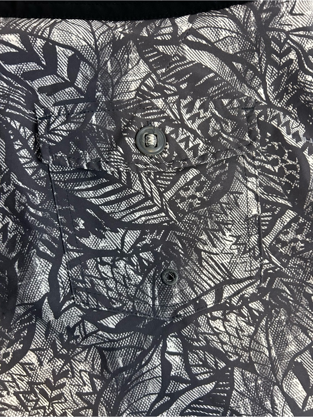 Vuori Women’s Medium Black Gray Tropical Leaf Print Athletic Shorts - Picture 11 of 15
